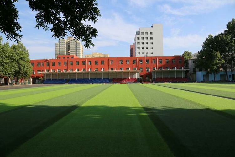 驻马店建设足球场,驻马店一高景象