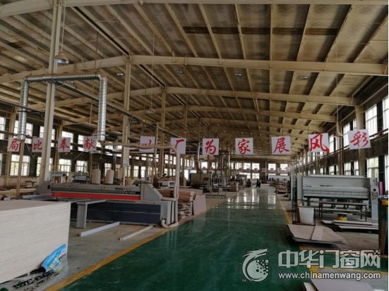 别人搬迁伤筋动骨为何百德木门能把产业顺利转移？