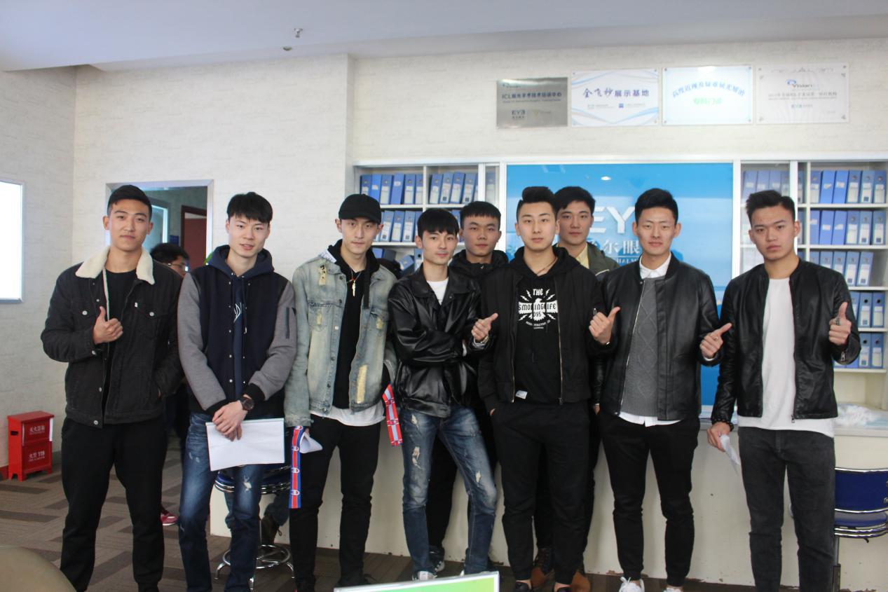 足球明星选择性近视,职业足球球员的近视是怎么办的