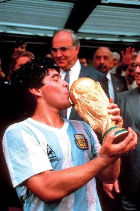 他就是足球之王，不接受反驳