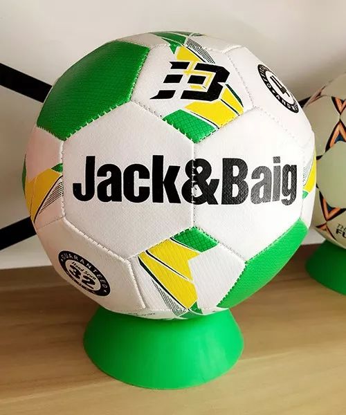 征集｜它生产的足球在德甲联赛上滚动！现在，你发照片它来送球