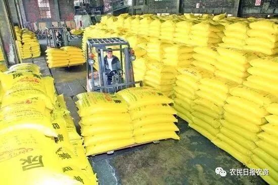 化肥包装“玩套路”:表里不一坑农不浅!(附识假防骗小贴士,一定要看)