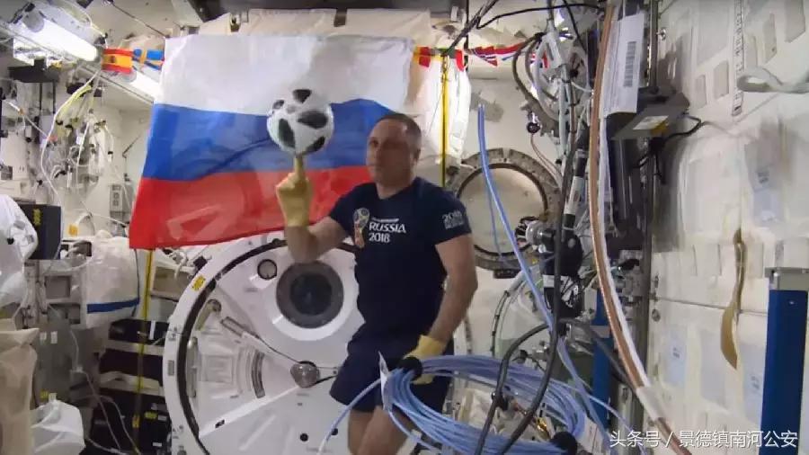 宇航员去太空看什么呢,宇航员在太空看飞机