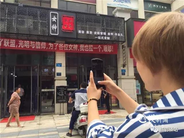 门面横幅城管,店面挂横幅需要城管审批吗