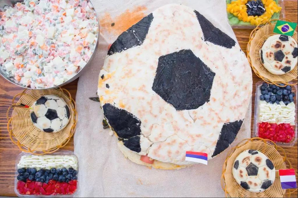 肉夹馍店老板7天爆改世界杯主题餐厅，网易、华为员工争着入伙