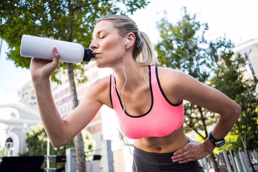 老是打嗝怎么办快速止嗝,老是打嗝怎么办快速止嗝的方法