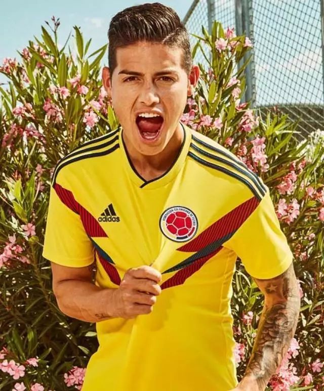 「夜读」世界杯经典球衣图鉴，哪一件是你的青春？