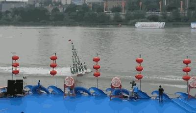 速度与激情桥上飞跃片段,速度与激情飞跃大桥精彩片段