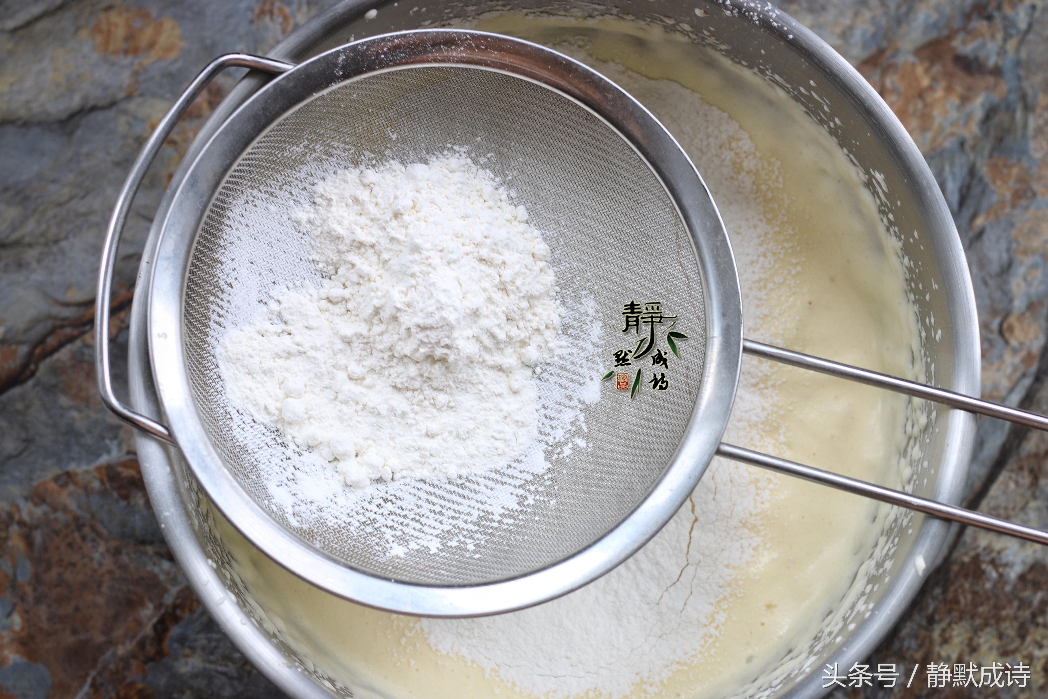 酥软的烤小蛋糕这样做才好吃,如何制作小蛋糕又简单又好吃