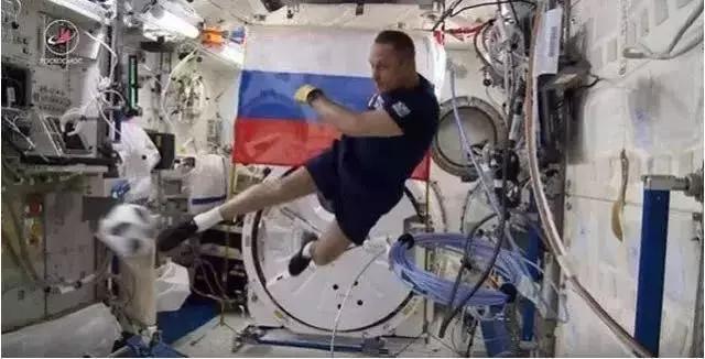 想在太空遨游,在太空想去看土星怎么办