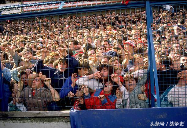 英国足球流氓夸自己战斗力高，这两国人笑了，莫斯科保卫战将再现