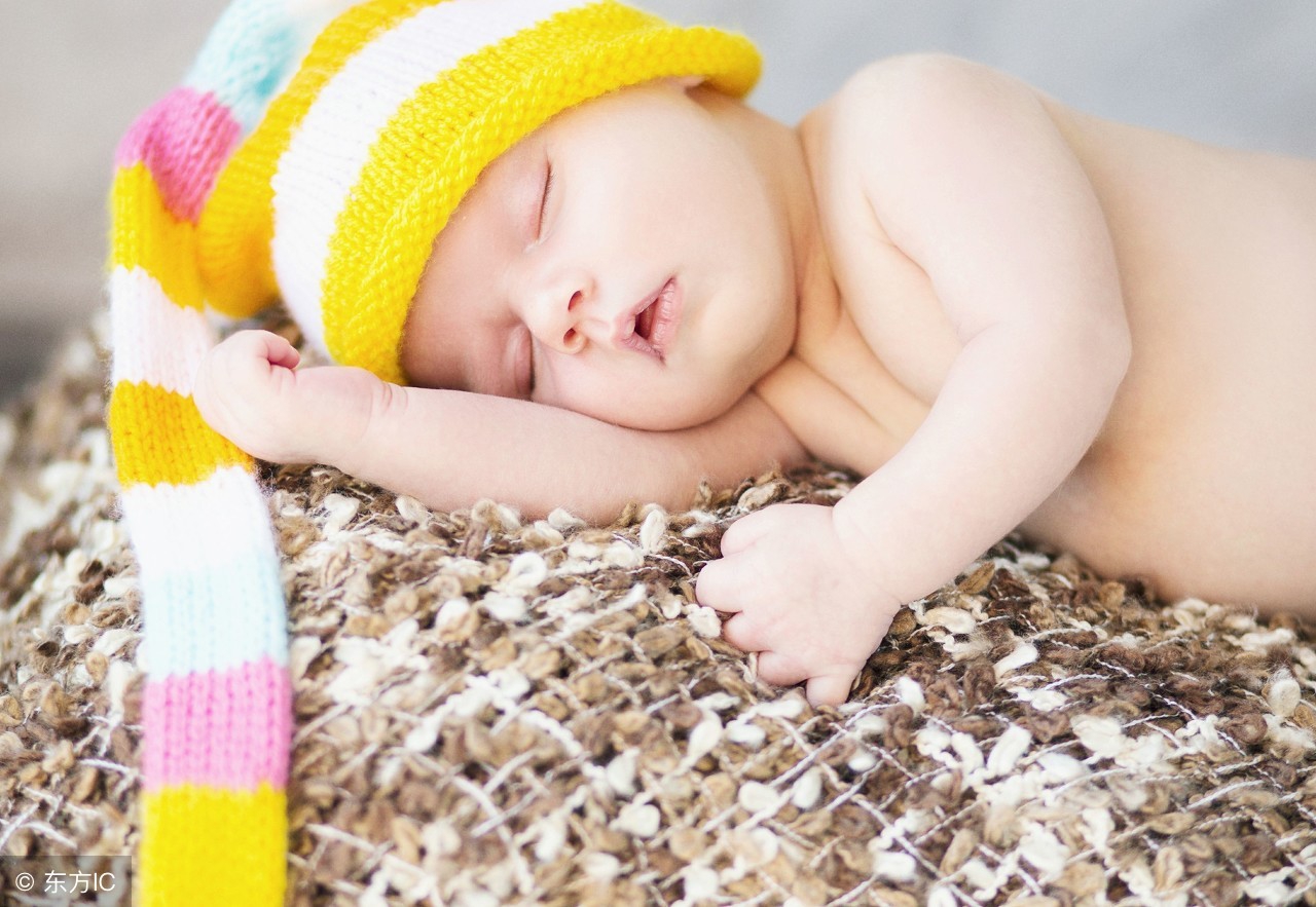 宝宝总是拖到午夜才肯睡我们该怎么办？