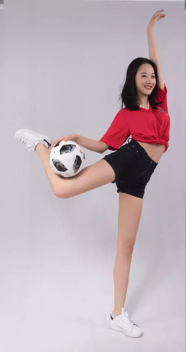 听说，好看的姑娘都在看世界杯