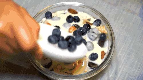 吃了螃蟹能喝酸奶牛奶吗,吃完螃蟹喝牛奶会怎么样