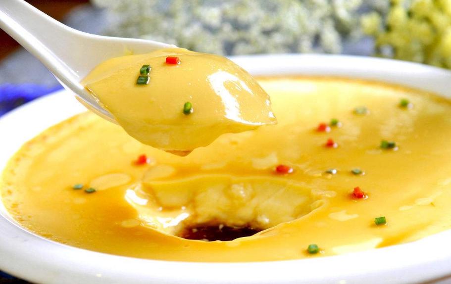 大厨教你蒸鸡蛋羹必成功秘诀,鸡蛋蒸几分钟又嫩又好吃