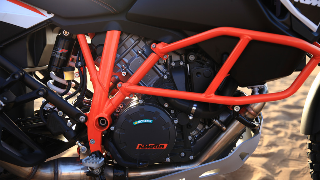 2018款ktm1290s测试,ktm1290advs版22款与23款区别