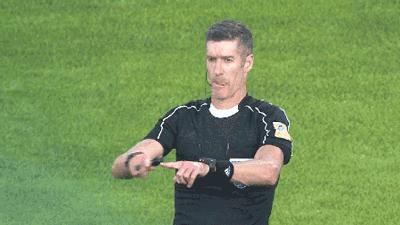 世界杯裁判判点球霸气瞬间,世界杯裁判判罚后再改判