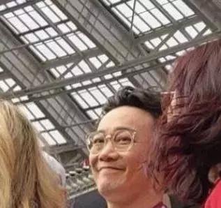 歌神亲临世界杯现场原来不只是为了看球还有神秘任务