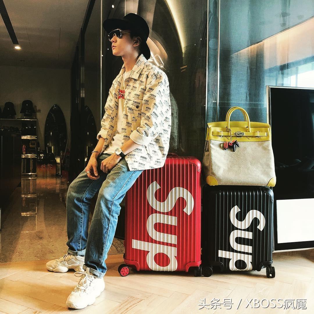 林俊杰带行李现身,林俊杰机场照