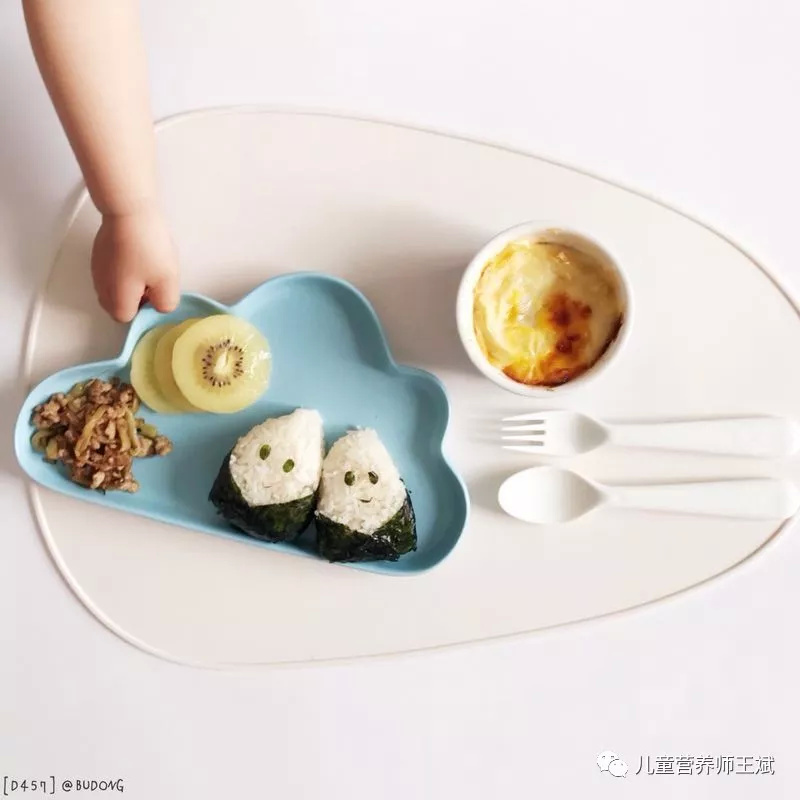 宝宝不吃喝奶粉喜欢吃辅食怎么办,宝宝喜欢喝奶不吃辅食