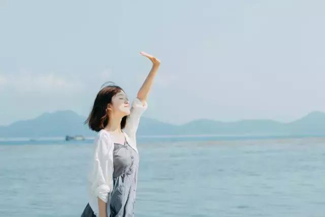 夏天拍照必备的10件衣服,夏季拍照服饰搭配图片