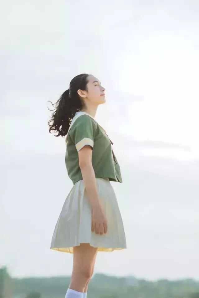 夏天拍照必备的10件衣服,夏季拍照服饰搭配图片