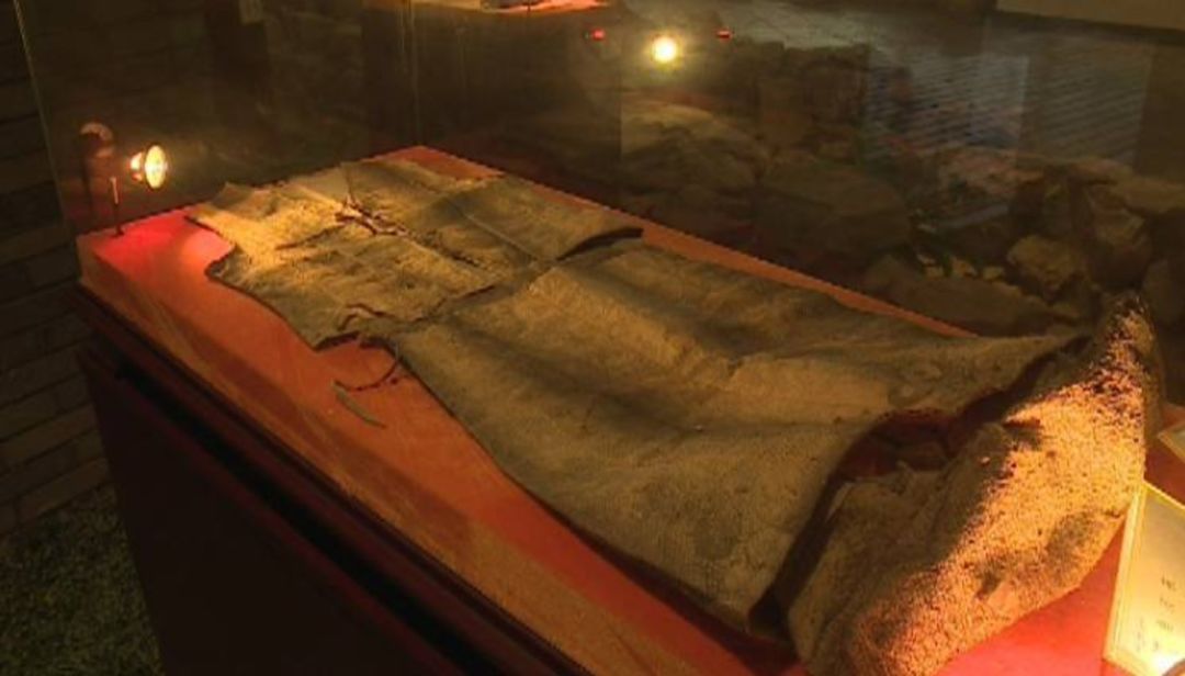 为什么少数民族衣服花里胡哨,为什么少数民族都有服装