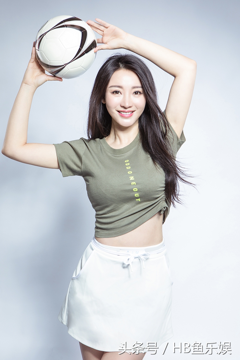 柳岩露脐衫照片,柳岩穿露脐装秀小蛮腰