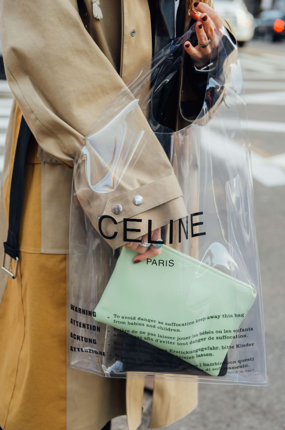 下雨天适合背什么牌子的奢侈品包,下雨天能背的lv包