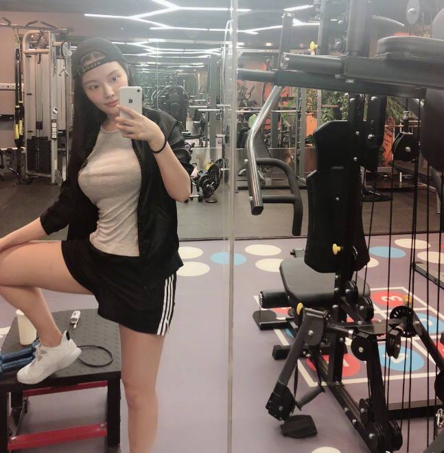 柳岩徐冬冬陈乔恩,柳岩徐冬冬比骰子