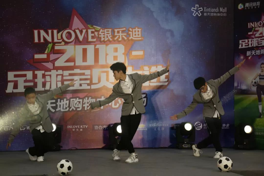 银乐迪新天地店,为世界杯加油足球小宝贝