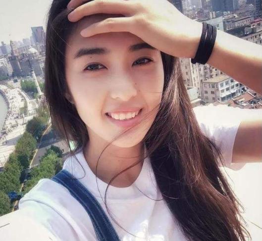 日女足队员豪言脱衣引美女球员比拼，美国一人碾压亚洲三国美女