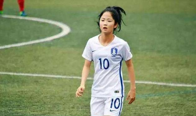 日女足队员豪言脱衣引美女球员比拼，美国一人碾压亚洲三国美女