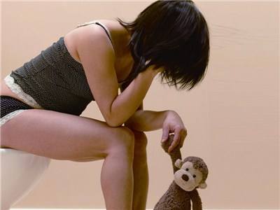 大便老是粘马桶是怎么回事,大便老是粘马桶是什么原因引起的