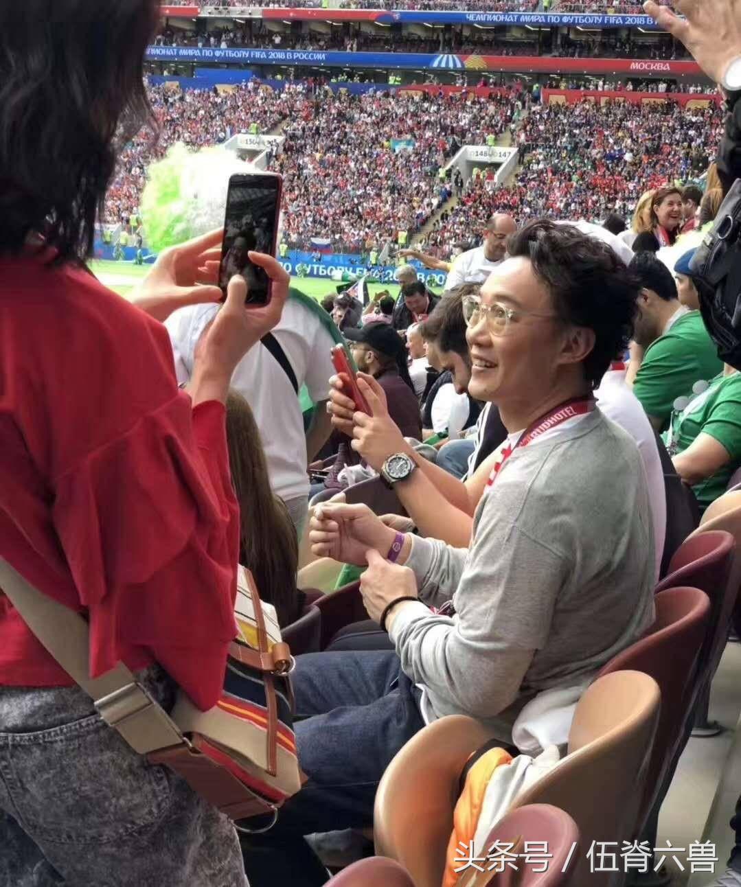 谁是娱乐圈真球迷？春春写专栏鹿晗不惜得罪人，他竟是梅西铁粉！