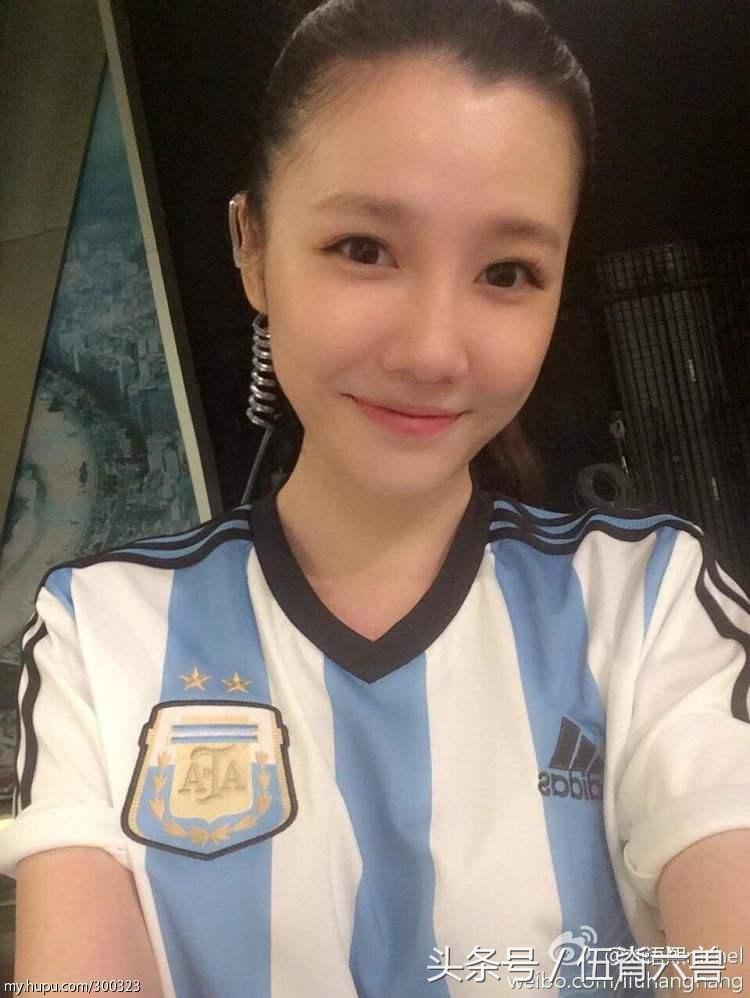 央视足球美女评论员,最早央视足球解说女的叫啥