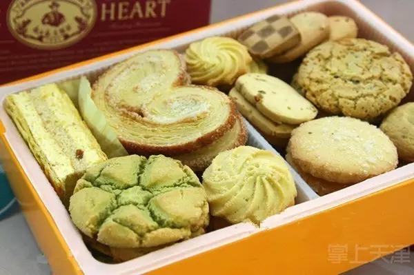 天津传统煎饼果子 (煎饼果子是天津人的小吃)