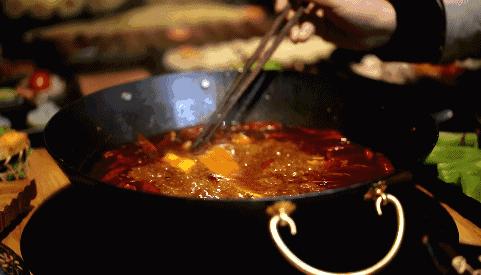 约四川姑娘的时候，你真的很需要一份重口味er的牛油火锅