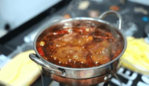 约四川姑娘的时候，你真的很需要一份重口味er的牛油火锅