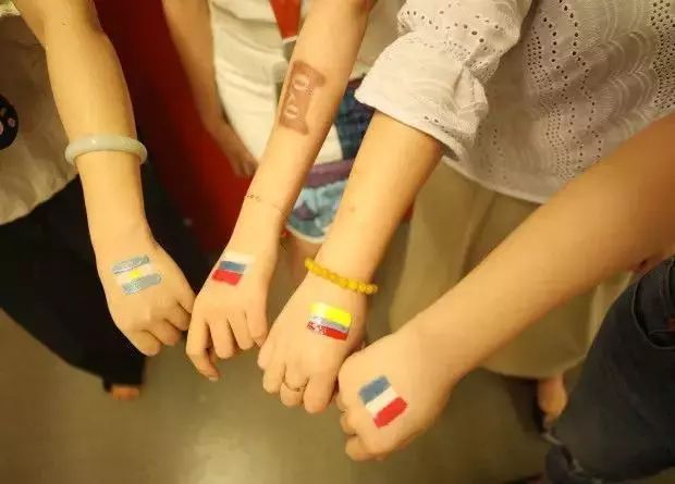 世界杯联名bearbrick,世界杯联名产品