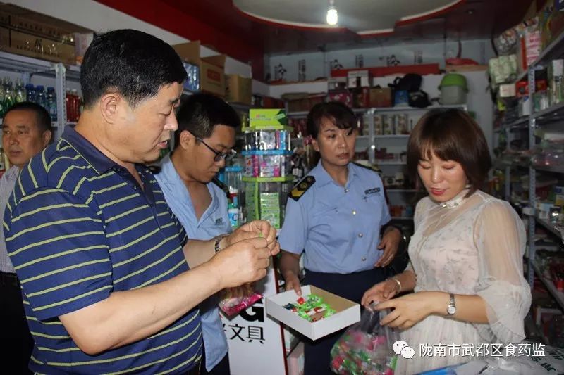 武都区食药局开展校园及周边“五毛食品”专项整治工作