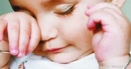 眼屎应该是什么颜色,眼屎的产生原因及预防方法