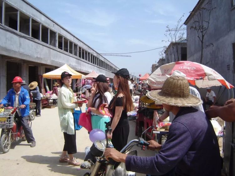 热闹的农村小院,八十年代农村集市