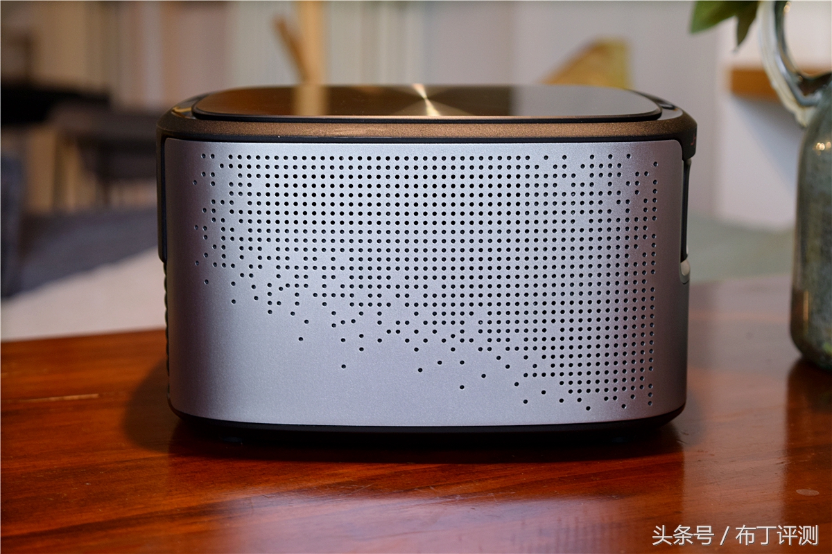 坚果j7s多少流明,坚果j7是长焦还是短焦