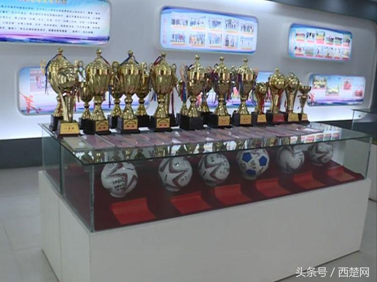 宿迁这所学校圆农村孩子足球梦捧回3届“市长杯冠军”