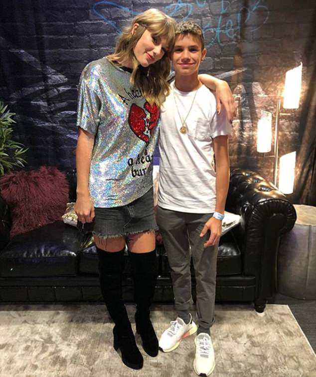 霉霉泰勒斯威夫特街头,小七和霉霉最新视频