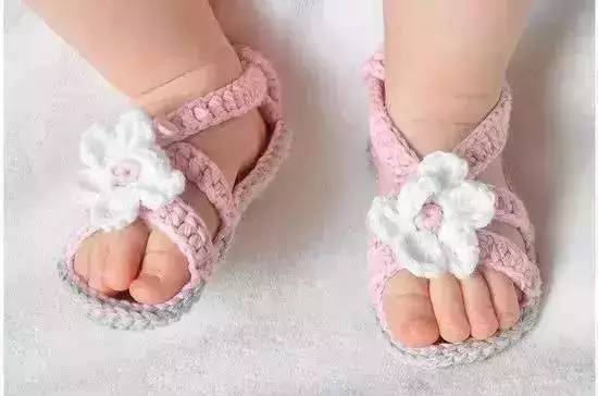 宝宝多大可以买普通鞋,宝宝买鞋子应该买大一码吗