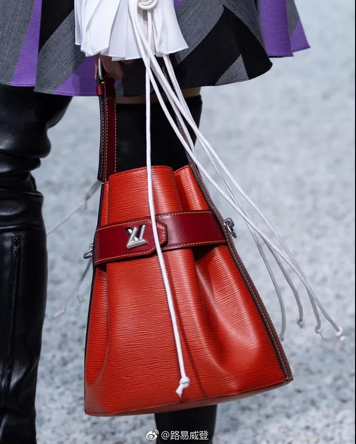 选一款实用性高的lv包包,lv的哪款包包比较百搭