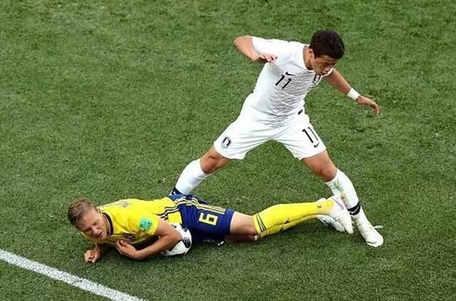 功夫足球韩国队,02年足球比赛韩国队