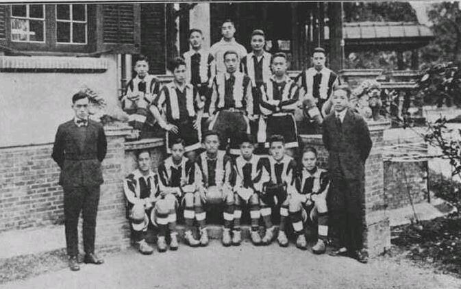 乌拉圭足球队徽为什么有四颗星,乌拉圭足球队世界杯夺冠